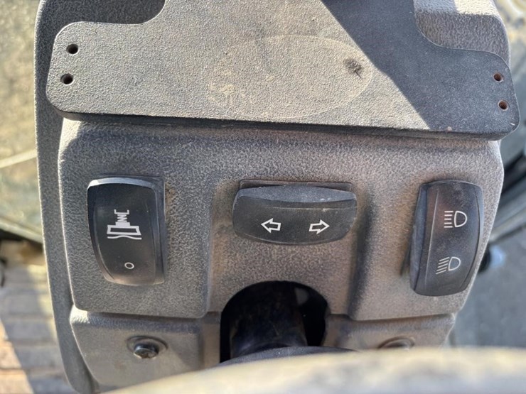 2011-deere-872gp-image-43