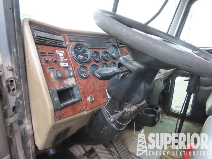 2006-peterbilt-335-image-7