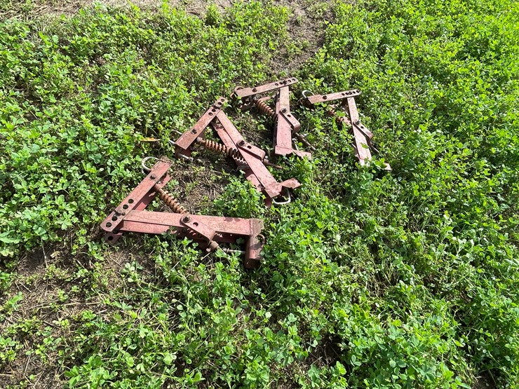 #5020-•-ih-56-no-till-coulter-brackets-image-1