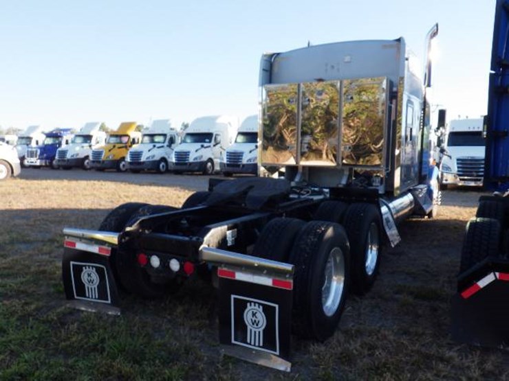 2020-kenworth-w900l-image-5