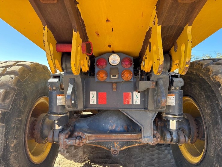 2014-komatsu-hm300-3-image-15