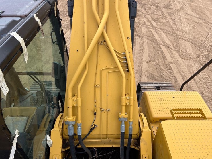 2017-caterpillar-330fl-image-31