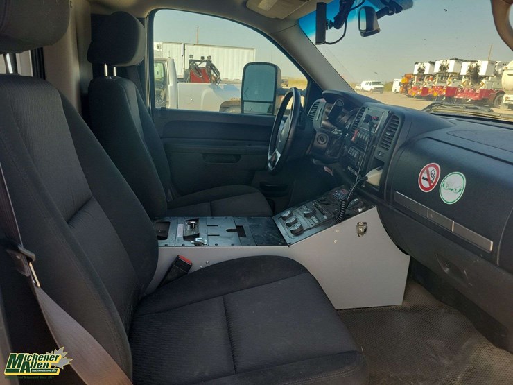 2013-chevrolet-silverado-3500hd-image-13