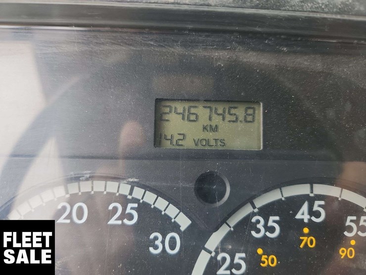 2001-freightliner-fl80-image-20