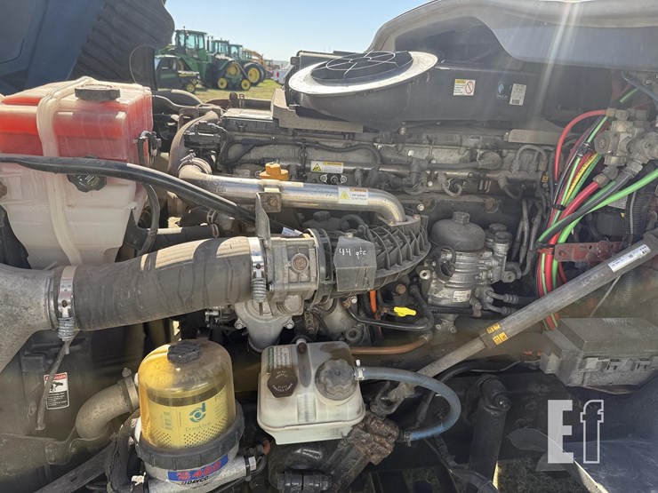 2015-freightliner-cascadia-125-evolution-image-15