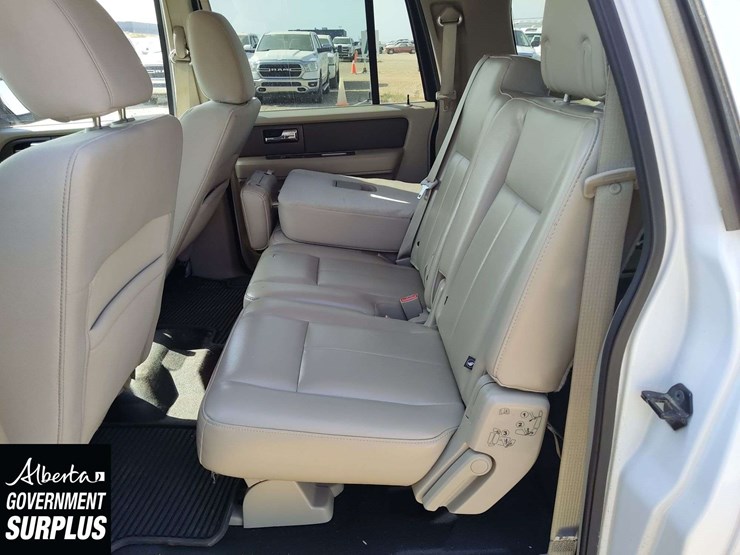 2011-ford-expedition-image-16