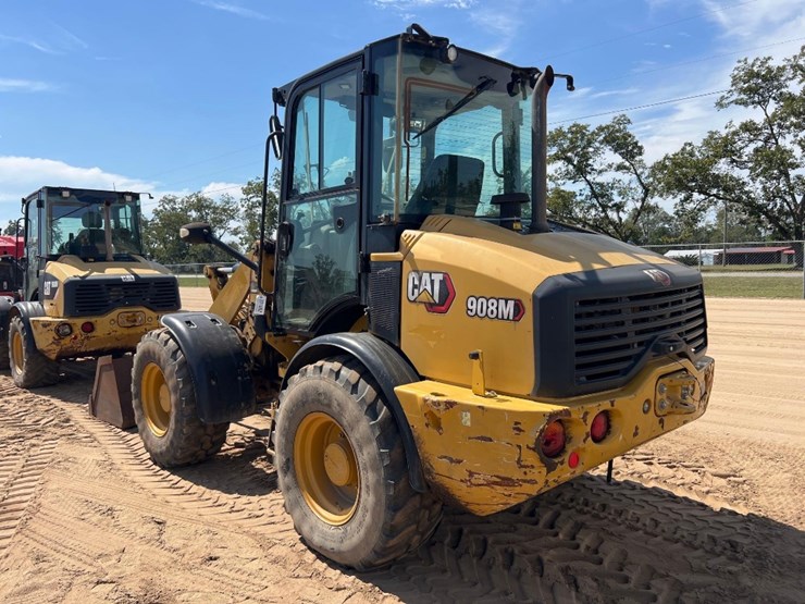 2021-caterpillar-908m-image-2