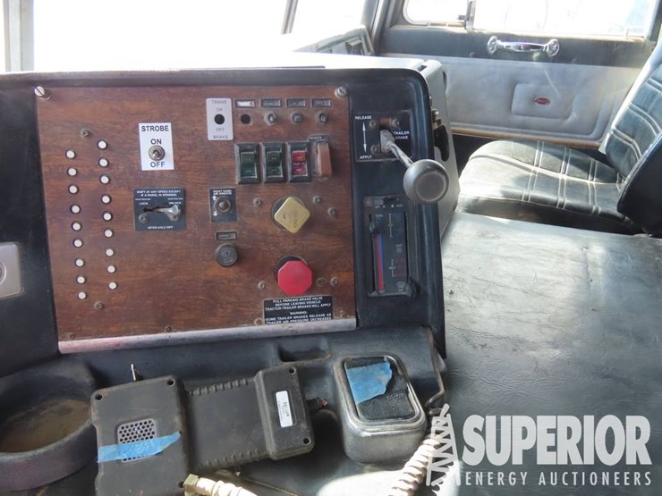 2001-peterbilt-362-image-13