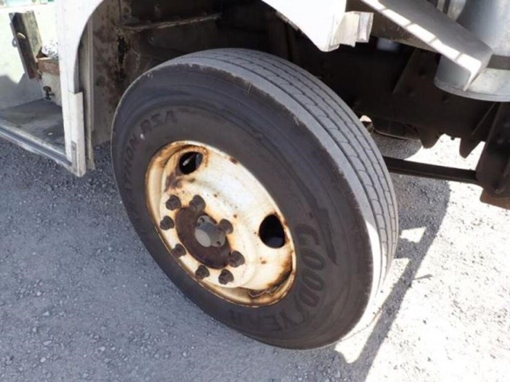 2013-freightliner-mt55-image-36