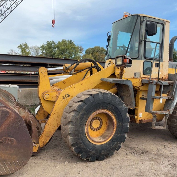 KOMATSU WA320