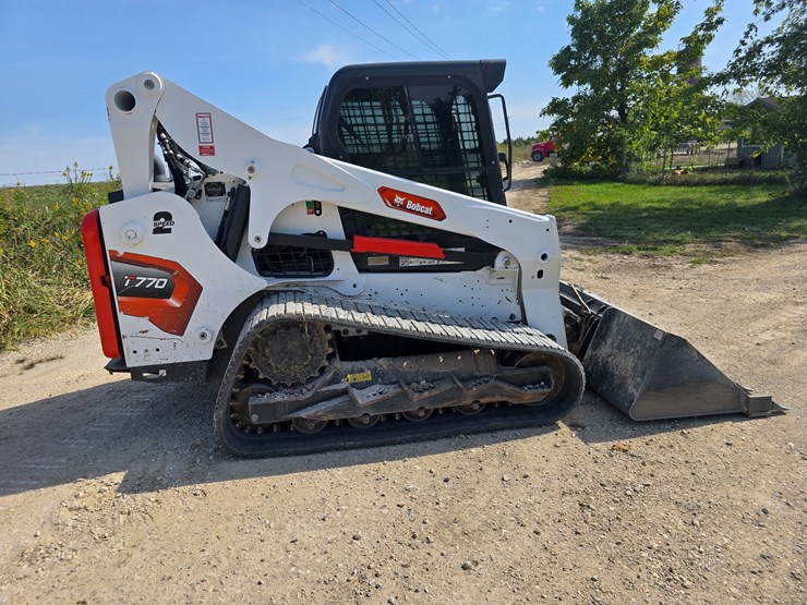 2024-bobcat-t770-image-25