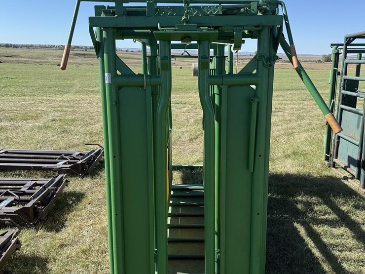 reel-tuff-cattle-chute-68-image-1