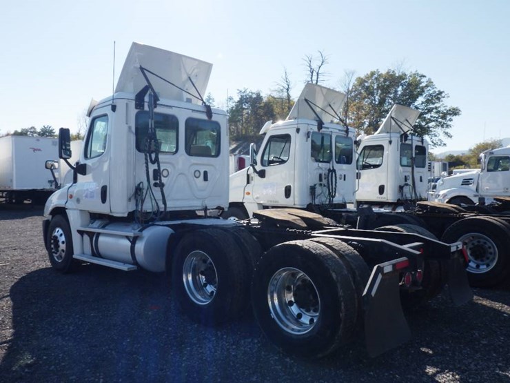 2018-freightliner-cascadia-125-image-7