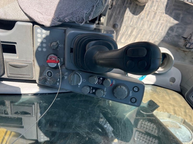 2019-deere-350g-lc-image-36