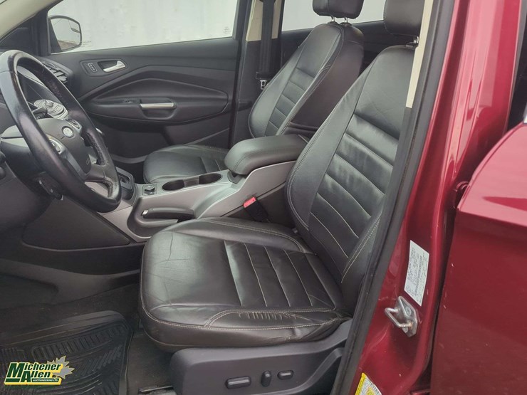 2015-ford-escape-se-image-15