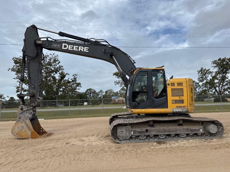 deere-245g-lc-image-1