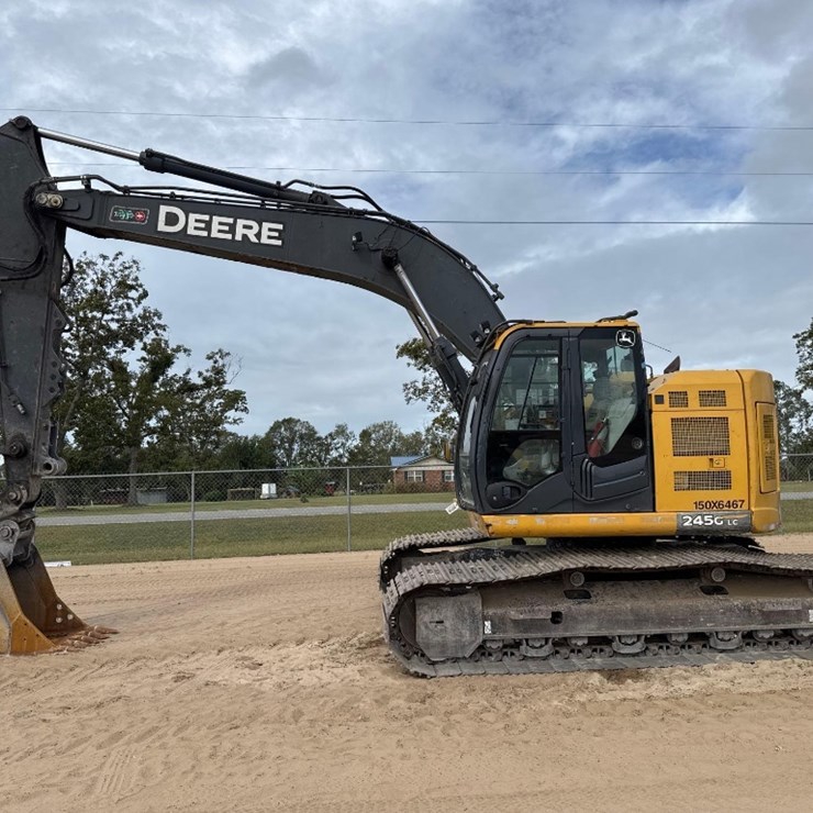 DEERE 245G LC