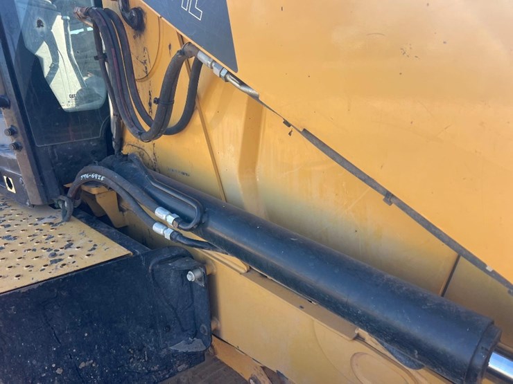 2018-caterpillar-415f2-il-image-21