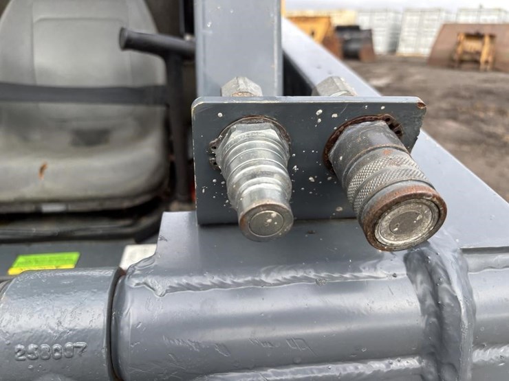 2018-gehl-r105-image-13