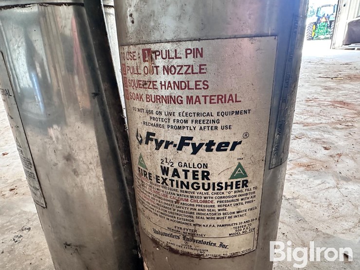 fyr-fyter-2.5-gallon-water-fire-extinguishers-image-10