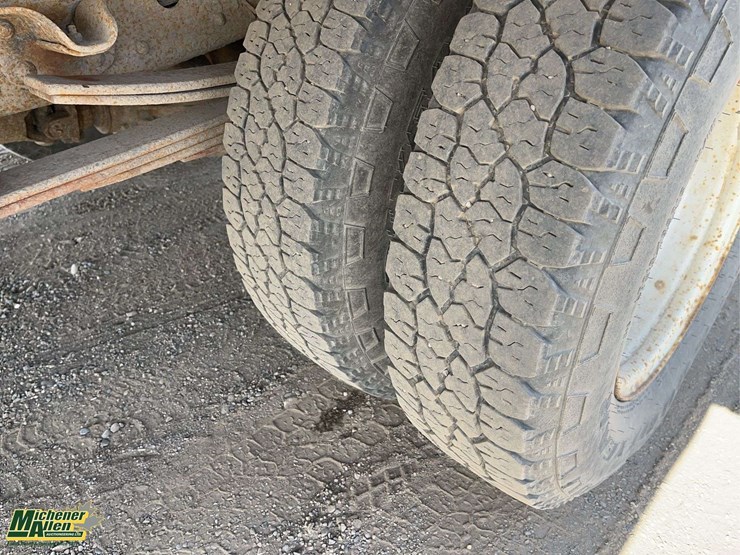 2009-isuzu-npr-image-8