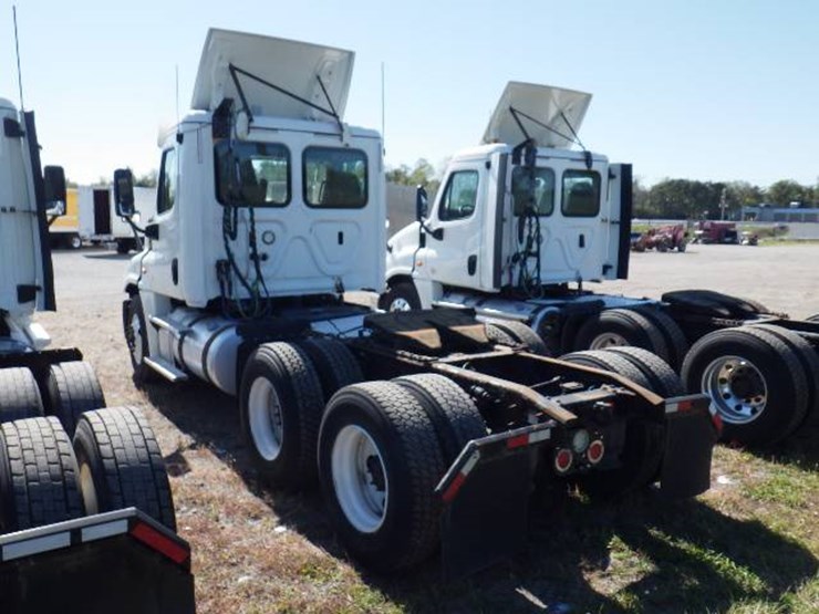 2019-freightliner-cascadia-125-image-8