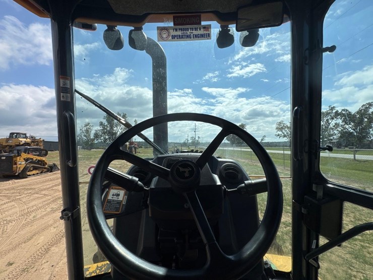 2018-deere-410l-image-23