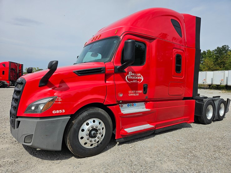2019-freightliner-cascadia-126-image-3