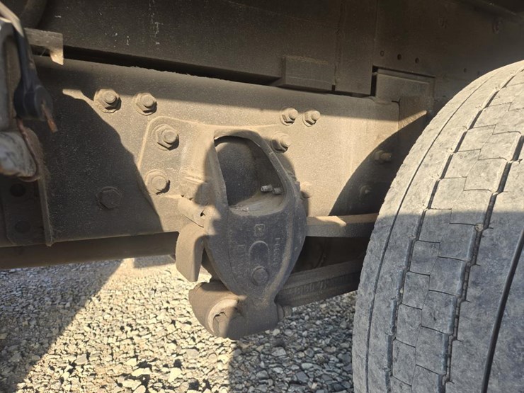 1997-freightliner-fl60-image-23