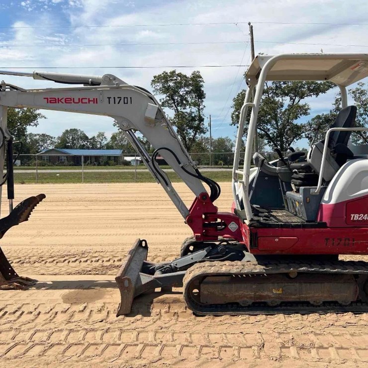 2017 TAKEUCHI TB240