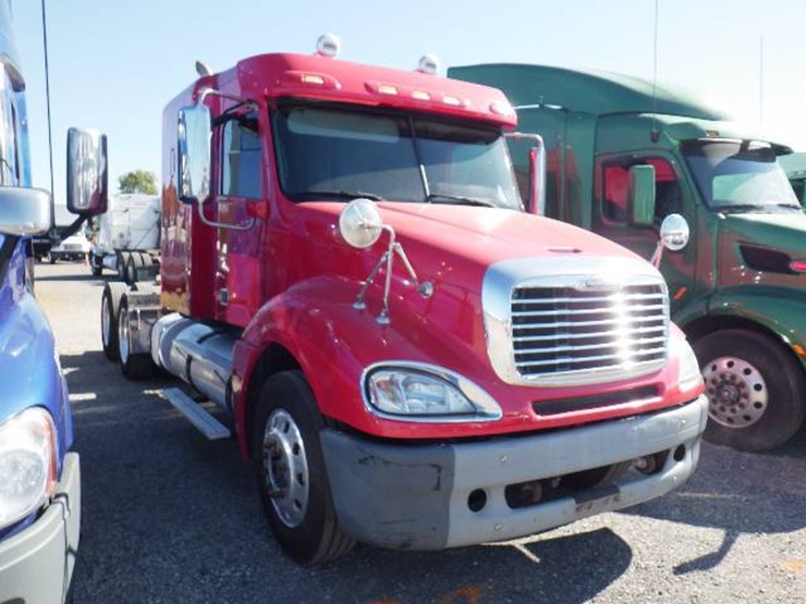 2013-freightliner-cl120-columbia-image-2