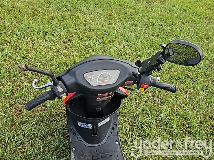 strada-50cc-scooter-(not-running)-image-9