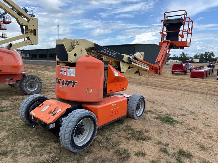 2010-jlg-e450aj-image-4