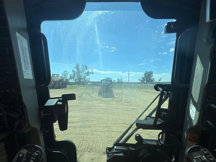 new-holland-c345-image-24