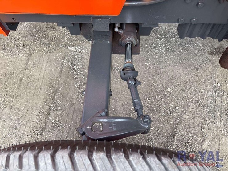 kubota-m4700-51hp-utility-loader-tractor-image-21