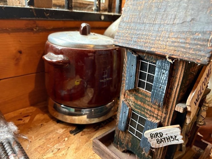 bird-feeder/house,-crock-pot,-box-etc-image-5