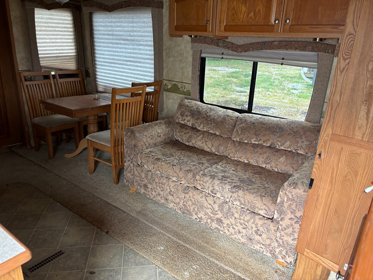 #200-•-heartland-big-country-camper-image-1