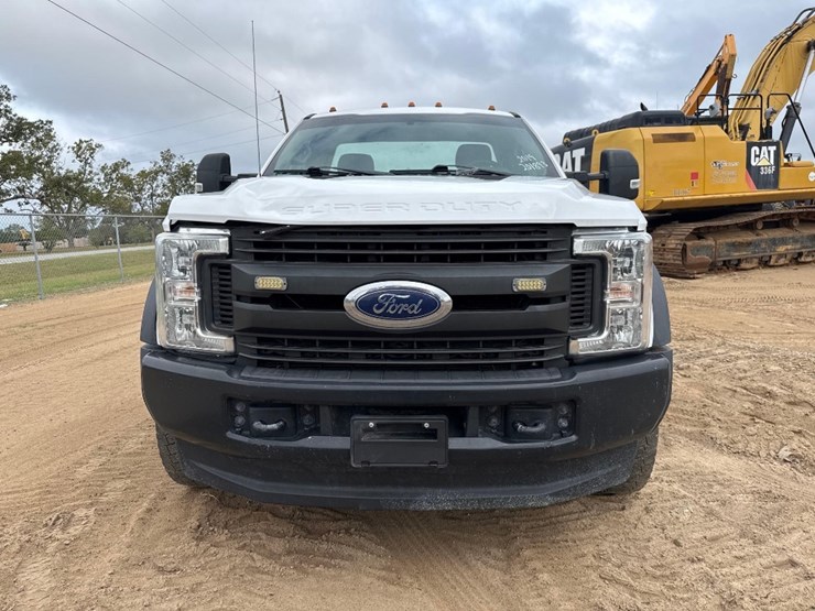 2019-ford-f550-xl-image-3