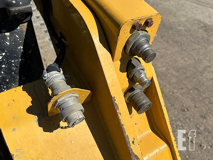 2016-caterpillar-259d-image-17
