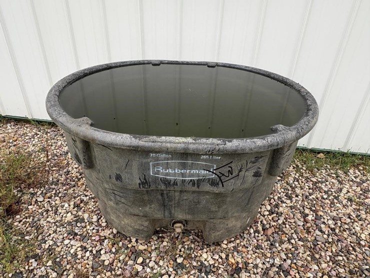rubbermaid-70-gallon-water-tank-image-1