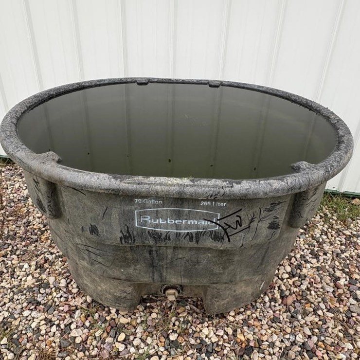 Rubbermaid 70 Gallon Water Tank