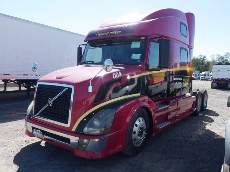 2006-volvo-vnl780-image-1