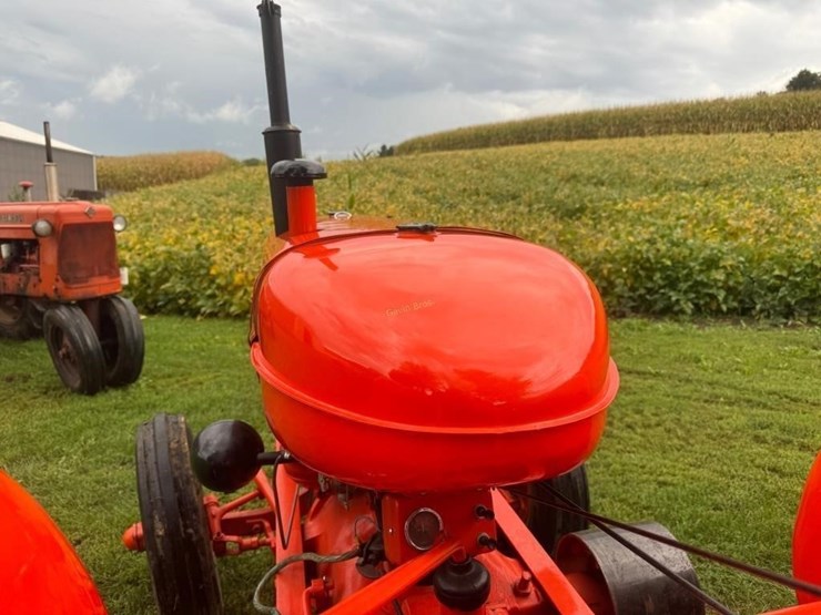 1949-allis-chalmers-wf-tractor-image-16