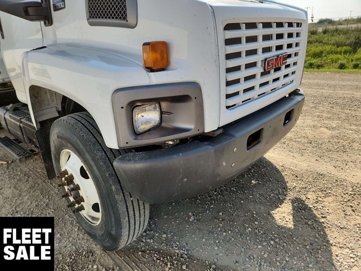 2005-gmc-topkick-c7500-image-46