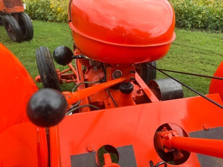 1949-allis-chalmers-wf-tractor-image-15