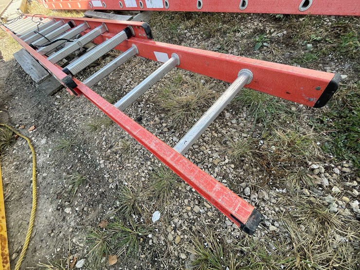 #1901-•-fiberglass-extension-ladder-image-1