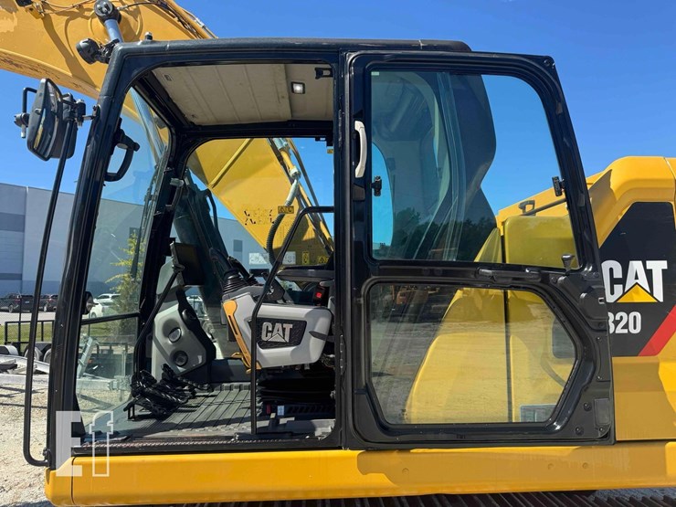 2019-caterpillar-320-image-11