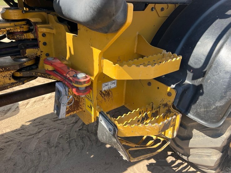 2019-caterpillar-908m-image-14