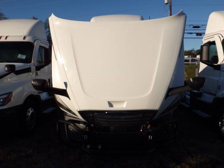 2022-freightliner-cascadia-126-image-15