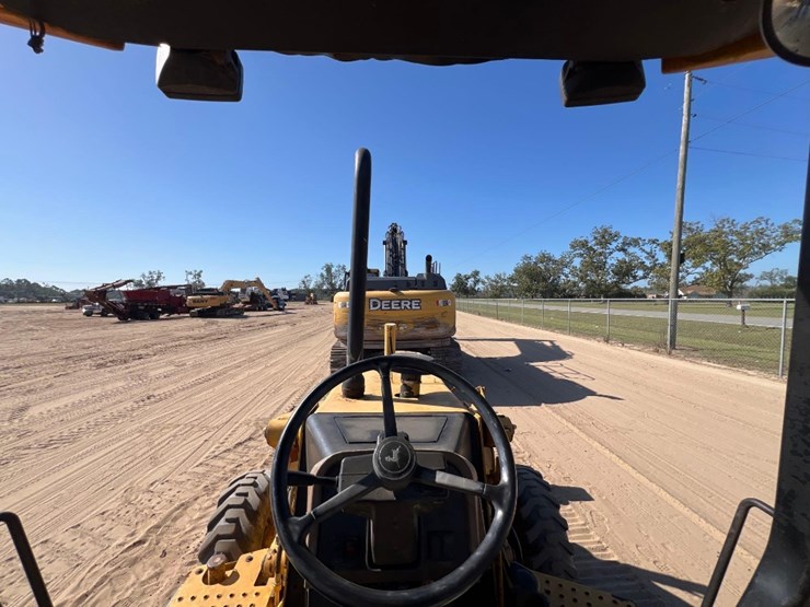 2000-deere-310se-image-39